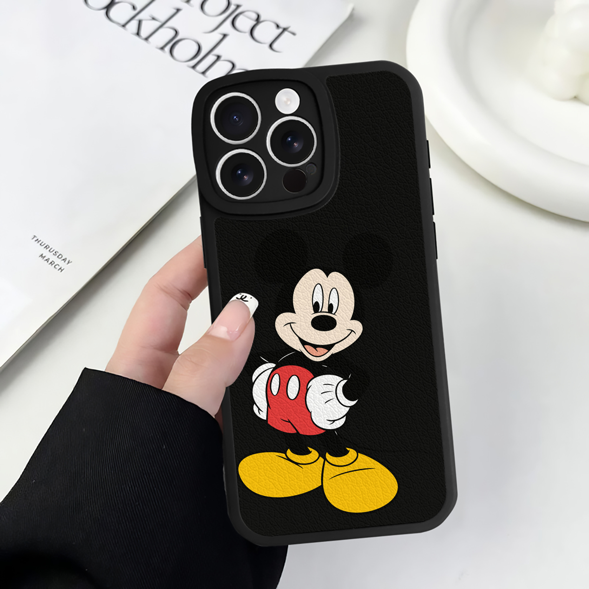 （画像用） ミッキーマウス Mickey Mouse 【iPhone 16シリーズ対応】シリコンスマホケース（レザー調） 材質：シリコン